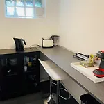 Souterrain Zimmer mit separatem Eingang und Bad