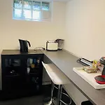 Souterrain Zimmer mit separatem Eingang und Bad
