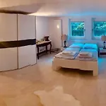 Souterrain Mit Separatem Eingang Und Bad Homestay *